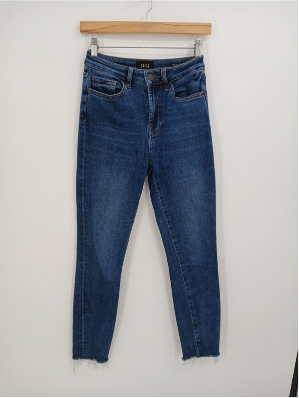 Rails Denim The Larchmont High Rise Skinny Size 26 Raw Hem Distressed Jeans